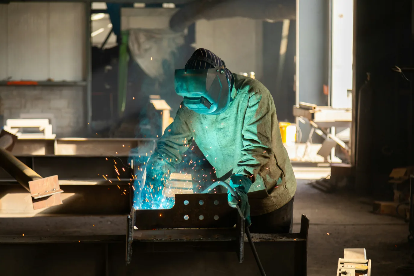 What are the key tactics for management of IT projects in the fields of manufacturing and engineering?