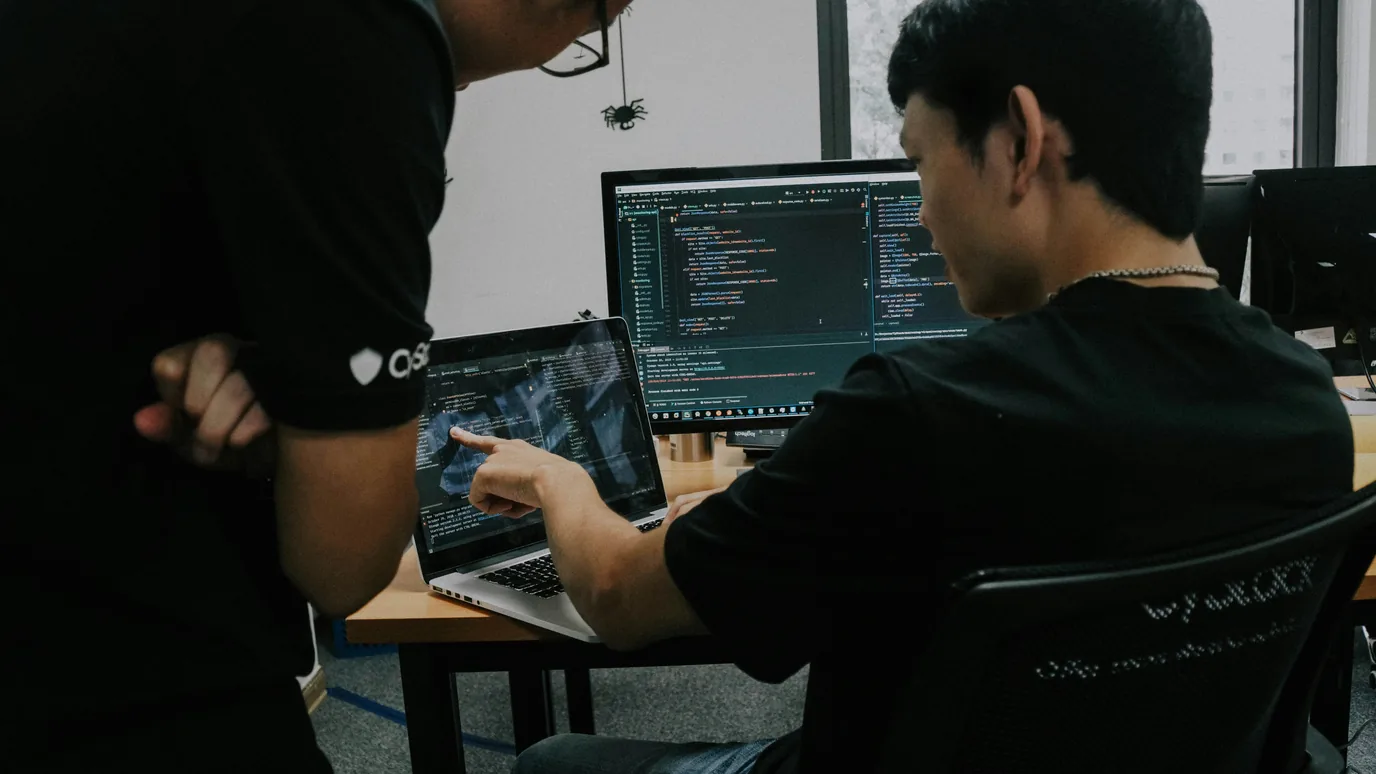 Schlüsselelemente für eine effektive Softwareentwicklung in der Fertigungsindustrie