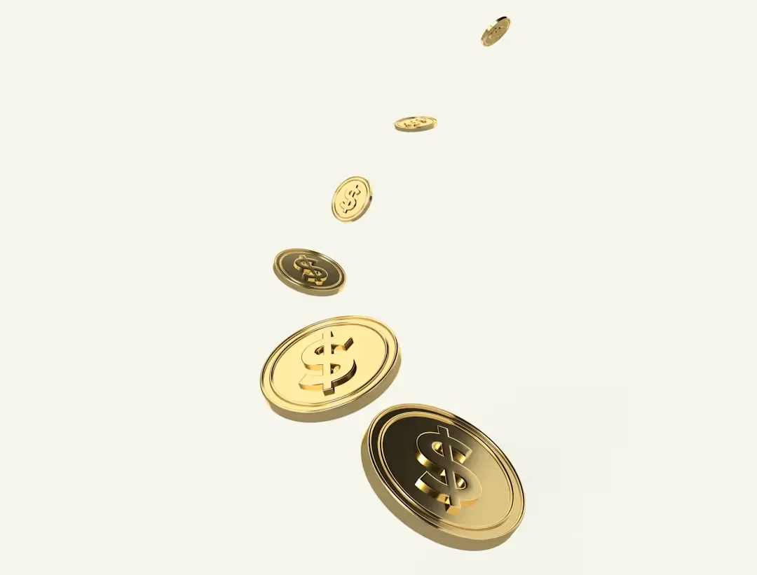 How can E-commerce companies improve their operations by using IT structures?